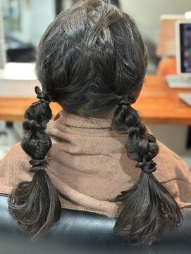 髪庵 結屋 キッズヘアアレンジ／ツイン編み下ろし