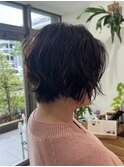 【癖毛を活かしたショートボブ】