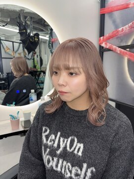 ピンクベージュ