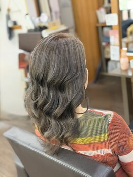 エスリ(esuri)の写真/白髪・うねり・広がり…大人髪のお悩みに寄り添い、今のあなたに似合うスタイルへ♪
