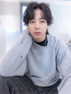 イオ 本厚木(io) センターパートニュアンスパーマアッシュブラックモテ髪