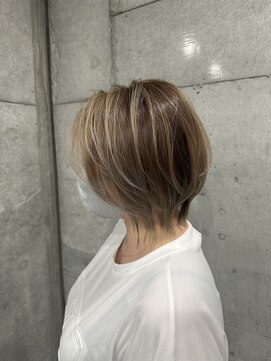 シャワー(SHOWER) 前下がり、ウルフレイヤー、ハイライト、バレイヤージュ【布施】