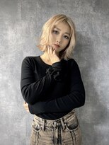 イコ(.ico)&nbsp;ショートボブウルフカットハンサムショート小顔ワンレン金髪