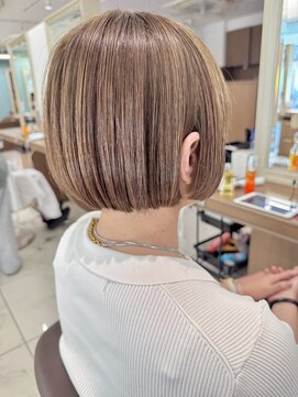 アッシュ 下北沢店(Ash) ベージュカラーのパツッとボブ