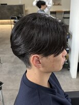 ヒュイル バイ ニアウ(Hwyl by Niau)&nbsp;メンズカットパーマセンターパートニュアンスパーマ刈り上げ