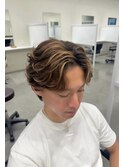 大人抜け感センターパート×フェザーパーマ