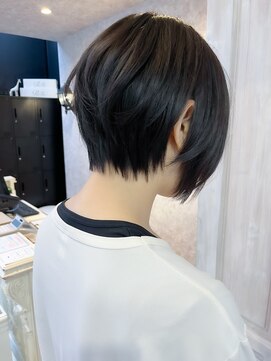 福山人気20代30代小顔ショートスタイル前下がり骨格補正