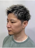 圧倒的な束感と透明感。大人のシルバーアッシュショート