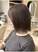 大人女性のまとまるボブ、透明感Wカラー