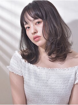 キアラ(Kchiara) 大人かわいい黒髪セミディ