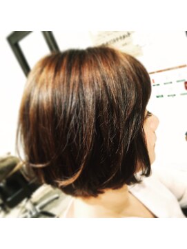 リップス ヘアー(Lips hair) ローライトカラーの美シルエットボブ