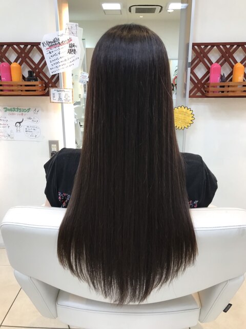 ネオクリスタルストレートでツヤさらしっとりヘアを。