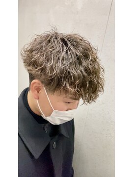 エルオム(EL.HOMME) 波巻きパーマ／刈り上げマッシュ