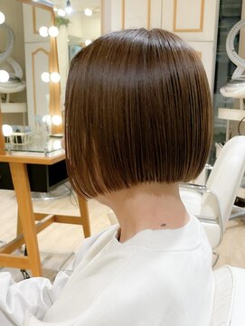 ネオリーブ チロル 横浜西口店(Neolive CiroL.) 大人可愛い　ミニボブ　ぷつんとカット