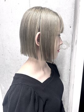 スウィープ(sweep) 切りっぱなしボブ/ハイトーンボブ