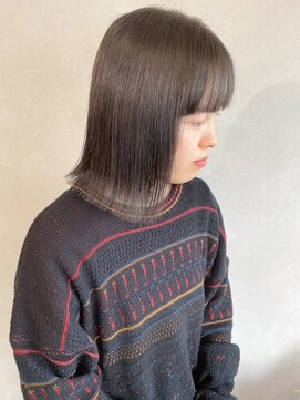 ミュラ(mulah) 透け感カラーアッシュグレージュ＊外ハネミディアムシアーカラー