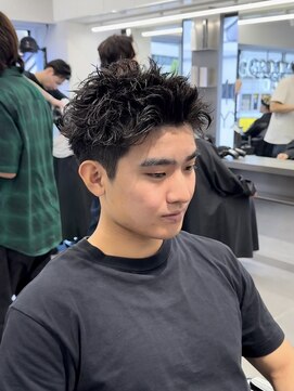 グルーマーズトウキョウ(GROOMER/S TOKYO) スパイキーショートブルーブラックフェザーパーマサーフカール