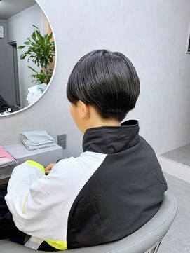 【女性刈り上げマッシュ)