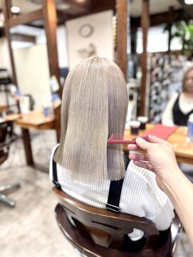 ヤソ(yaso) ホワイトグレージュ× ロングボブ