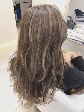 ウーロス(uros.) 透明感☆ハイライトベージュ