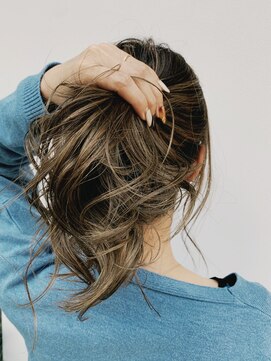 リノ(un Lino) アッシュバレイヤージュカラー