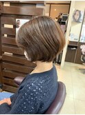頭の丸みとフィットする美フォルムショートボブ