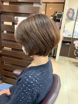 シファ(sifa) 頭の丸みとフィットする美フォルムショートボブ