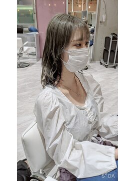 リガナッツ 池袋店(Riganuts) シルバーグレーカラー インナーカラー ブルー