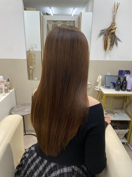 シュヴーブリヤン(cheveux brillants) 【美髪縮毛矯正でお家での再現性100%】色気少々な上品な後ろ姿に