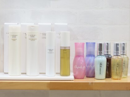 アカラ(AKALA)の写真