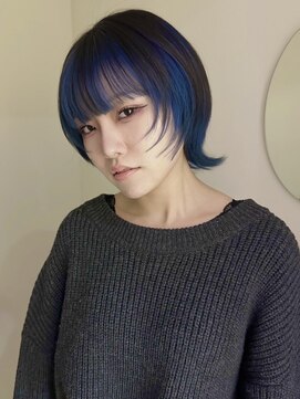 イェッカ(YECCA) ブルーとブラックのローライトカラー(ブリーチ1回)