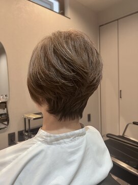 リンダエイト(LINDA eight∞) ショートレイヤー/グラボブ/ハイライト/白髪ぼかし