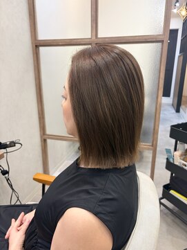 ロミバイリー(Romi by Lyee) 大人の女性のシアーな明るめカラー×長めボブ