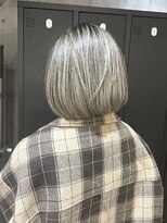 ハグ 横浜(HUG)&nbsp;バレイヤージュ＊シルバーブロンド