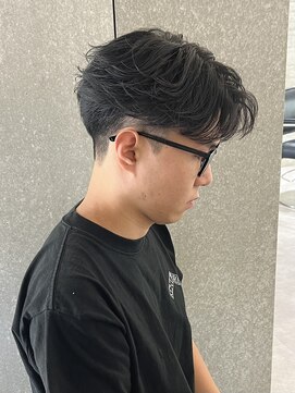 ニアウ 太田店(Niau) メンズナチュラルセンターパートフェザーパーマフェザーショート