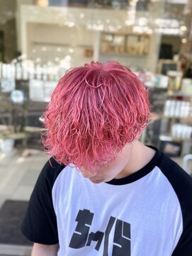 アレーズバイベニボンズ(Alaise by Beni,Bond's) フラミンゴピンク×パーマスタイル