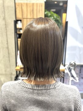 スモーキーベージュ×ボブ