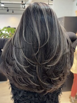 メリー オオサカ(Merly Osaka) 心斎橋/バレイヤージュ/レイヤーカット/海外レイヤー