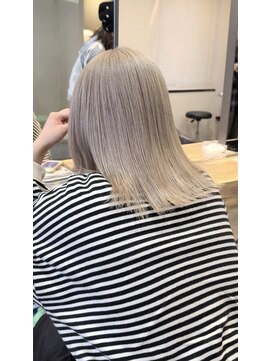 ソル オモテサンドウ 表参道 青山(SOL . OMOTESANDO) ブリーチ2回~ホワイトベージュ stylist聖斗