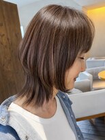 トップヘアー ミカワアンジョウ 安城(TOPHAIR MIKAWA ANJO)&nbsp;安城韓国風ネオウルフ丸み大人ショートボブミルクティーベージュ