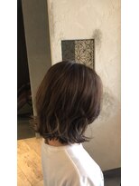 アトリエルタン(atelier Le Temps)&nbsp;暗髪グレイアッシュカラー 外ハネ