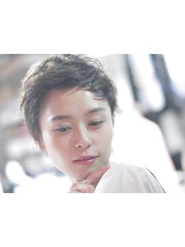 メイカ(MEIKA) nude beige カーリーショート