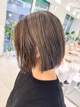 ノラ ウメダ(NORA UMEDA) ボブ地毛ハイライトミルクティーベージュインナーハイライト