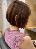似合わせカットアースカラーの耳かけショートボブ