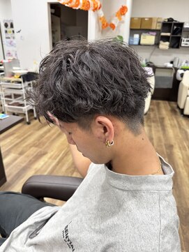 ヘアースペースバリエーションプラスワン(HairSpace Variation plus 1) スパイキーショート