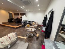 カラープラス 京都 六地蔵店の雰囲気（オシャレな内装で大切なひと時をお過ごし下さい。）