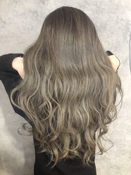 ヘアサロン アティリー(Hair Salon Attirer) 西梅田/ボブ/グレーベージュ/白髪ぼかし/ハイライト/ベージュ