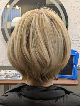 ストランド(STRAND) 白髪の多い方向け　ブリーチ カラー　脱白髪染め