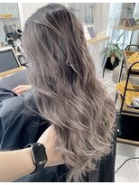 ピヨン 心斎橋(piLLon)&nbsp;バレイヤージュカラー☆プラチナシルバー