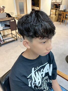 ネオリーブ クーロ メゾン 横浜(Neolive curro Maison) スペインカール×ツーブロック[メンズ]